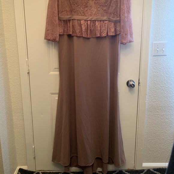 Lara Design dress - Picture 5 of 8